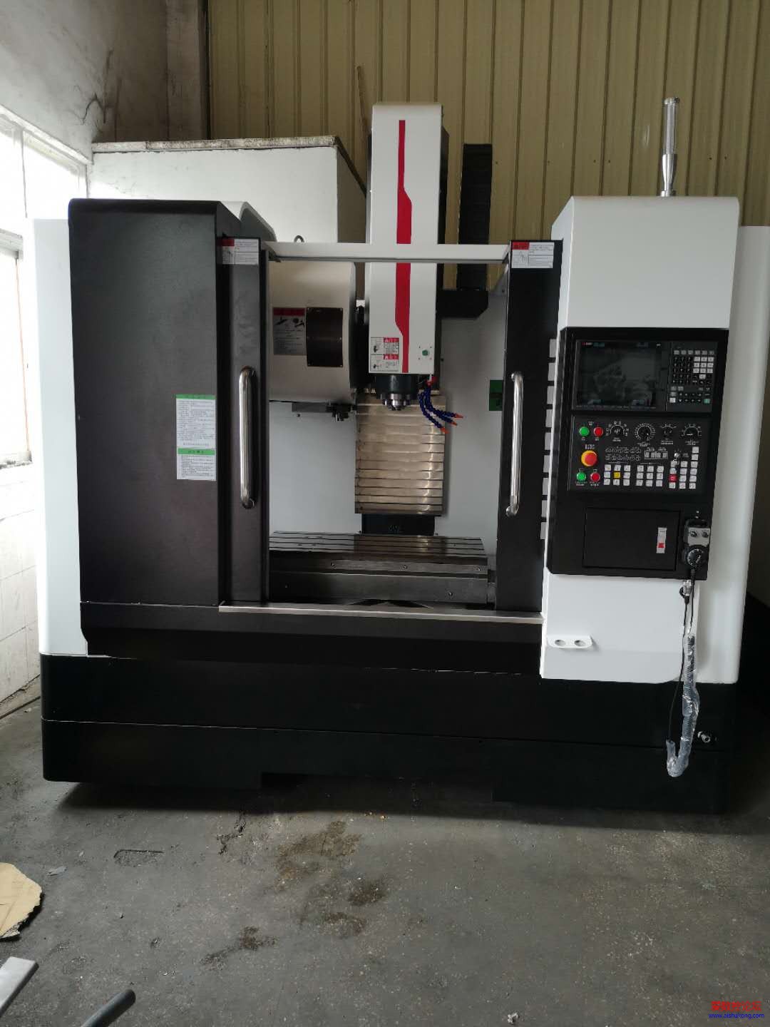全新黑色V8加工中心1.jpg